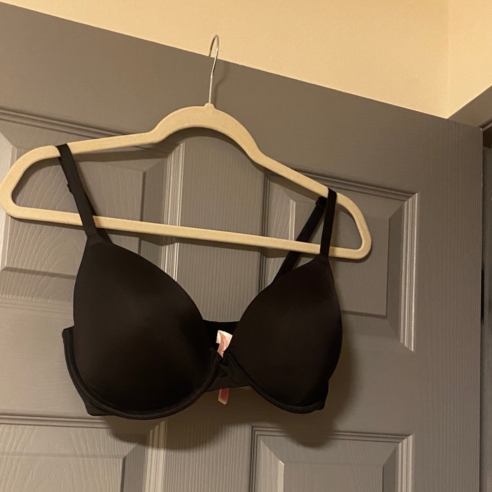 PINK Victoria's Secret Black Bra wear everywhere t-shirt lightly lined
